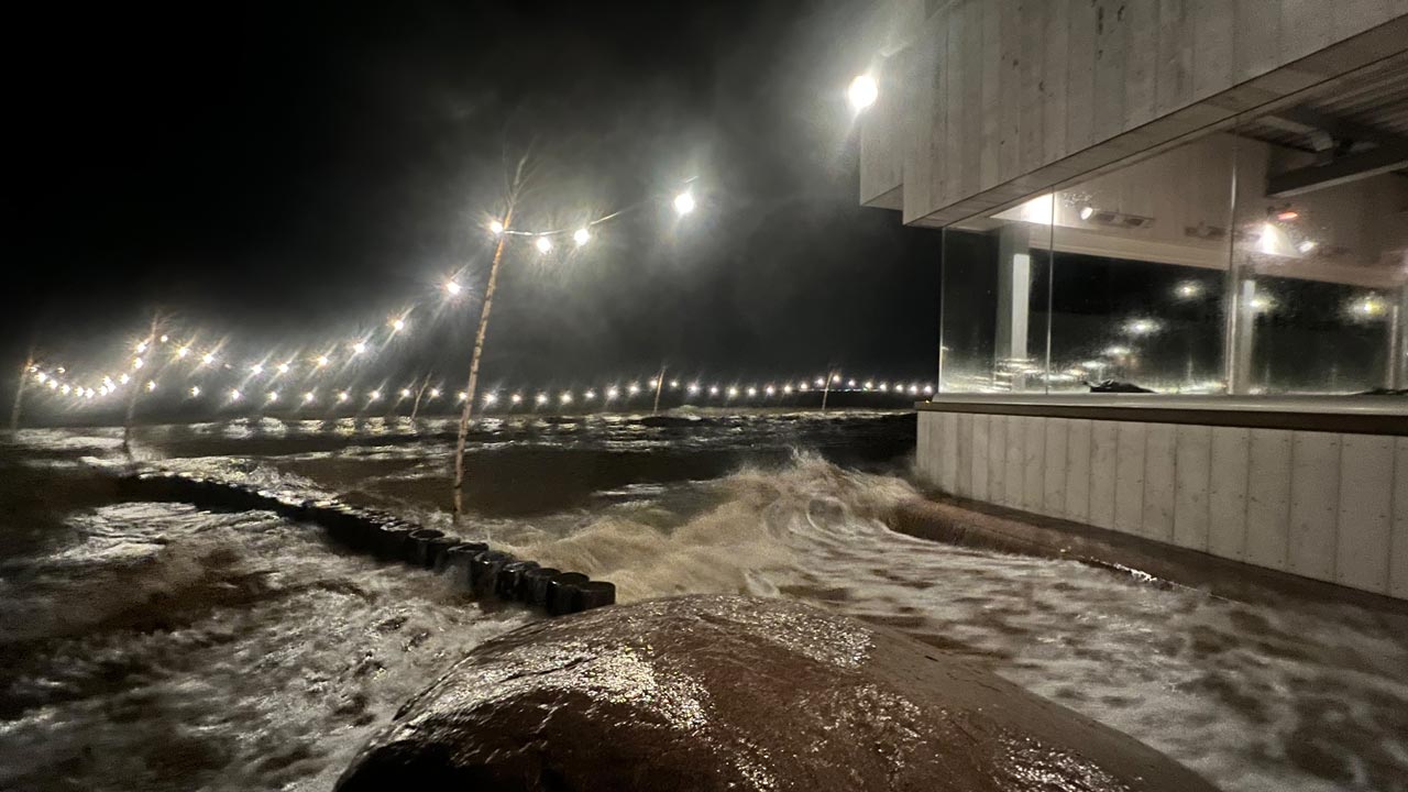 Die Nordreportage: Gemeinsam gegen die Sturmflut – Retten, was zu retten ist am 28. Februar 2022, 18.15 Uhr, im NDR Fernsehen zu sehen.